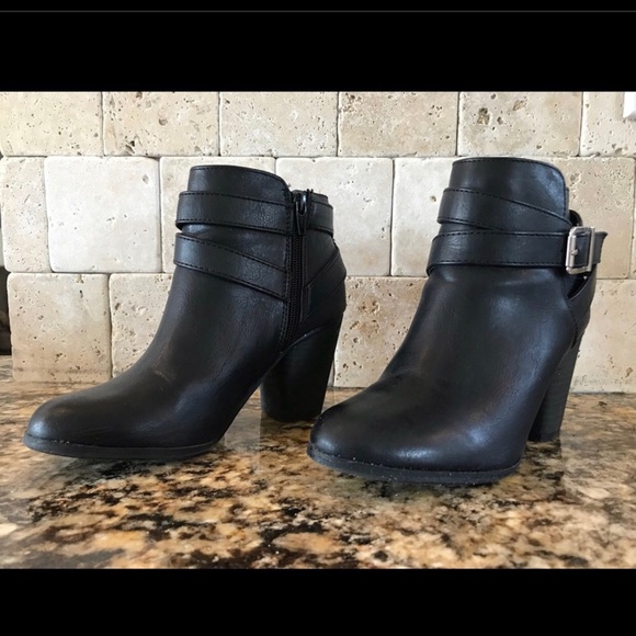 Black booties - Picture 2 of 3